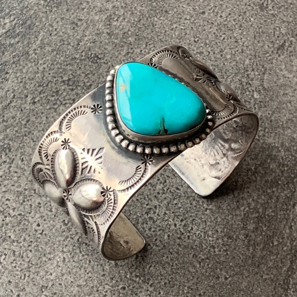 Gorgeous Turquoise & Silver Cuff Bracelet - Picture 6 of 6